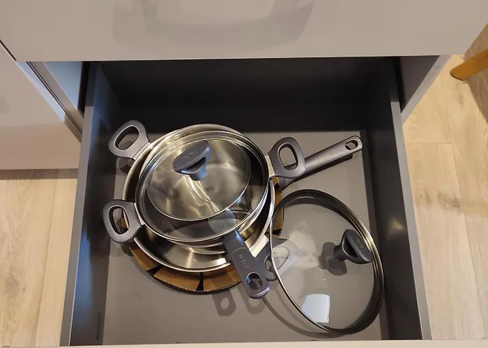 Peter West Apartment *